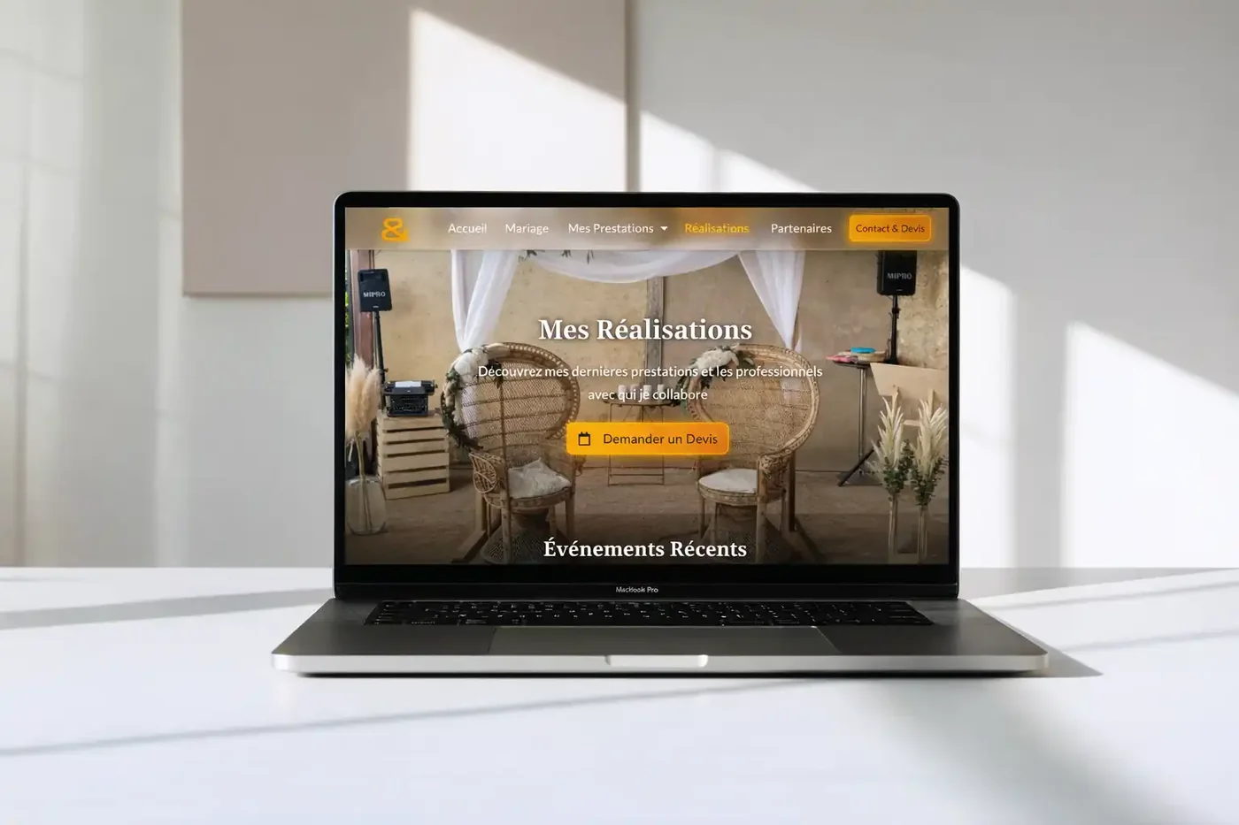 Le nouveau site de Philippe Day affiché sur un ordinateur portable