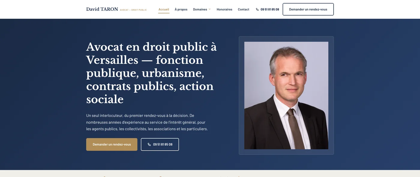 Page d'accueil du site de David Taron, portrait de l'avocat sur fond bleu nuit